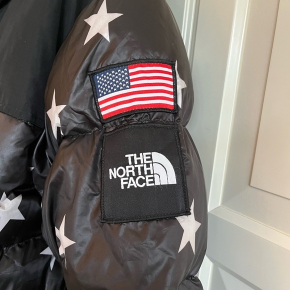 The North Face
International Collection
Nuptse Jacket Black & White Stars Size L - Picture 9 of 17
